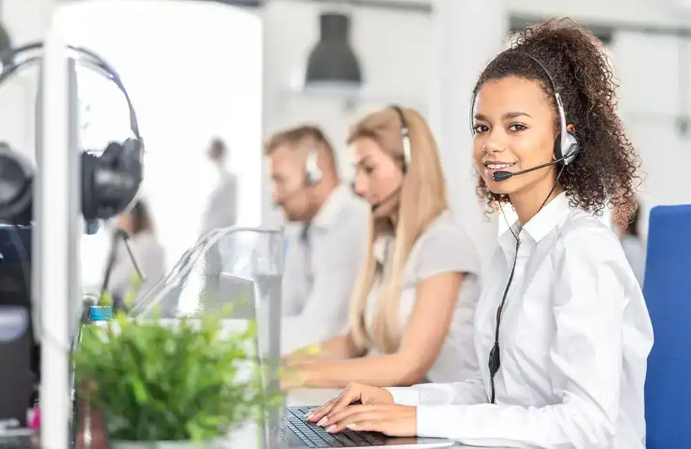 Screamer Telecoms hosted call & contact centre — agents with headsets providing VoIP customer support.